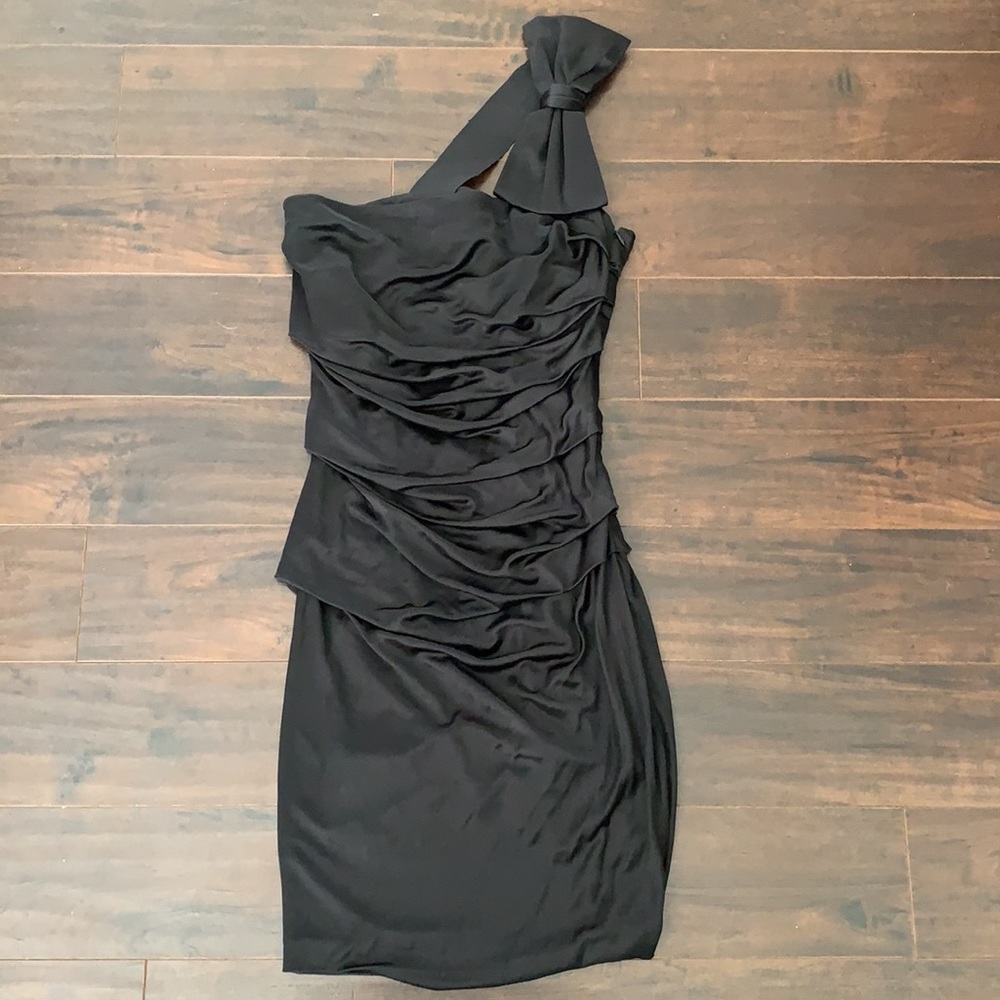 Valentino One Shoulder Bow black Dress Size Small/4